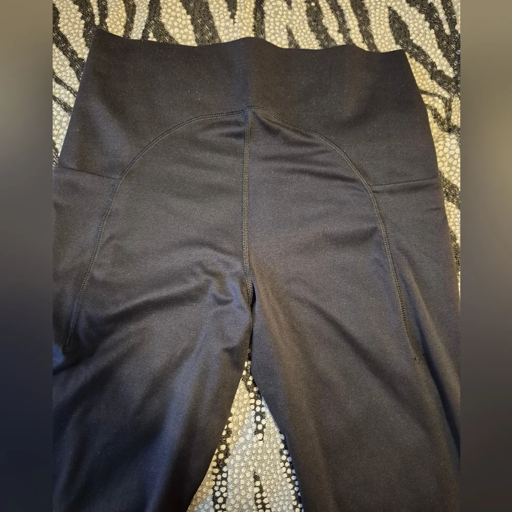 Black High-Waisted Leggings - Picture 4 of 4